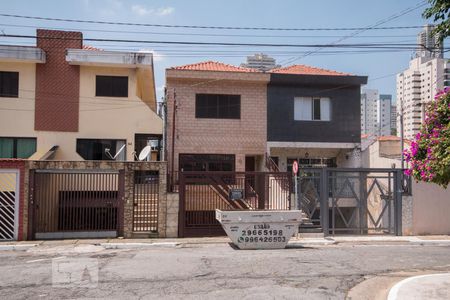 Casa à venda com 178m², 3 quartos e 4 vagas Casa à venda com 178m², 3 quartos e 4 vagasFachada
