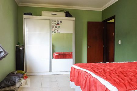 Casa de condomínio à venda com 180m², 4 quartos e 4 vagasQuarto 2