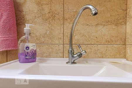 Casa de condomínio à venda com 180m², 4 quartos e 4 vagasBanheiro social