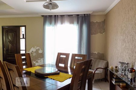 Casa de condomínio à venda com 180m², 4 quartos e 4 vagasCopa