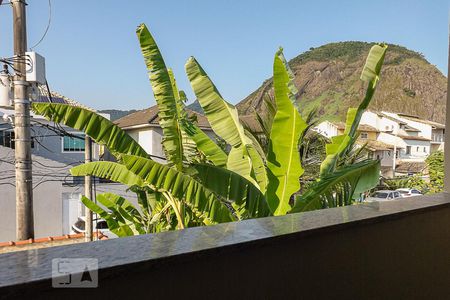 Casa de condomínio à venda com 180m², 4 quartos e 4 vagasVaranda da Suite