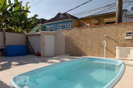 Casa de condomínio à venda com 180m², 4 quartos e 4 vagasPiscina
