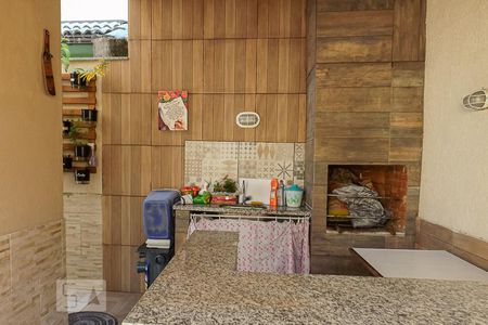 Casa de condomínio à venda com 180m², 4 quartos e 4 vagasChurrasqueira