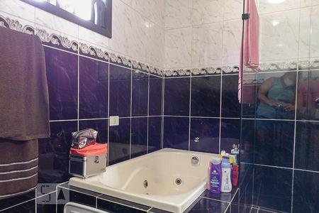 Casa de condomínio à venda com 180m², 4 quartos e 4 vagasBanheiro da Suíte