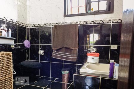 Casa de condomínio à venda com 180m², 4 quartos e 4 vagasBanheiro da Suíte