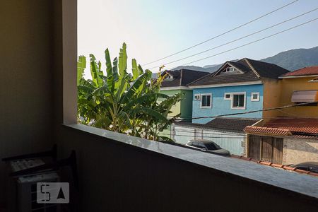 Casa de condomínio à venda com 180m², 4 quartos e 4 vagasVaranda da Suite