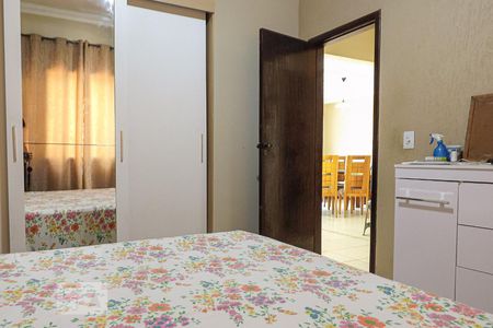 Casa de condomínio à venda com 180m², 4 quartos e 4 vagasQuarto 3