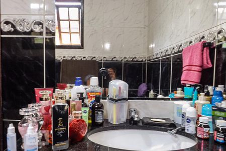 Casa de condomínio à venda com 180m², 4 quartos e 4 vagasBanheiro da Suíte