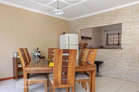 Casa de condomínio à venda com 180m², 4 quartos e 4 vagasCopa