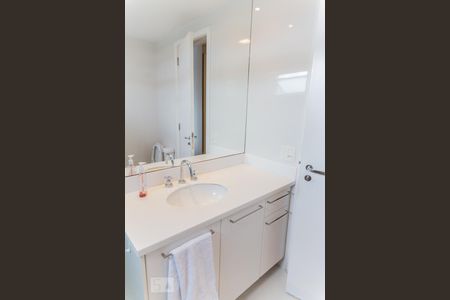 Apartamento à venda com 167m², 3 quartos e 2 vagasBanheiro da Suíte 2