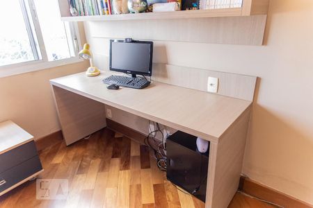 Apartamento à venda com 167m², 3 quartos e 2 vagasEscrivaninha