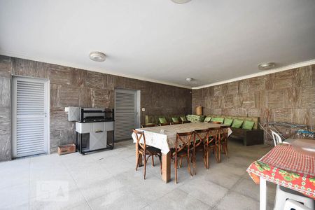 Casa à venda com 670m², 4 quartos e 6 vagasChurrasqueira