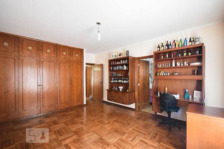 Casa à venda com 670m², 4 quartos e 6 vagasSuíte 2