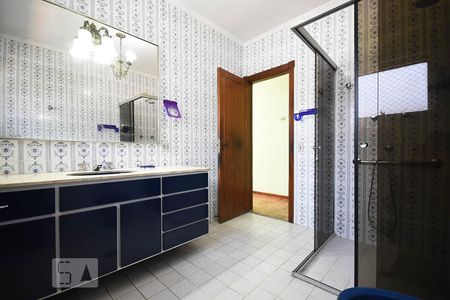 Casa à venda com 670m², 4 quartos e 6 vagasBanheiro suíte 4