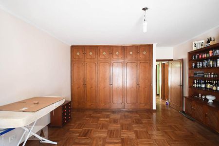 Casa à venda com 670m², 4 quartos e 6 vagasSuíte 2