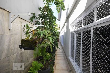 Casa à venda com 670m², 4 quartos e 6 vagasLateral