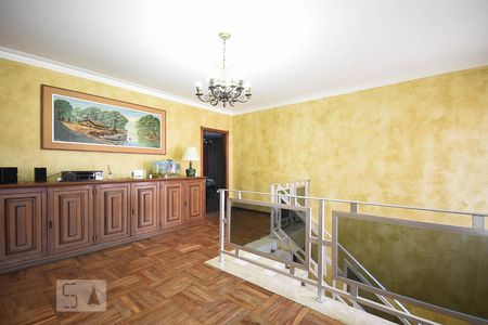 Casa à venda com 670m², 4 quartos e 6 vagasCorredor