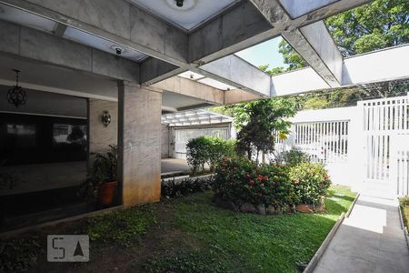 Casa à venda com 670m², 4 quartos e 6 vagasEntrada