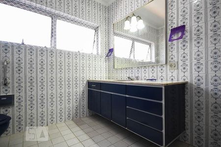 Casa à venda com 670m², 4 quartos e 6 vagasBanheiro suíte 4