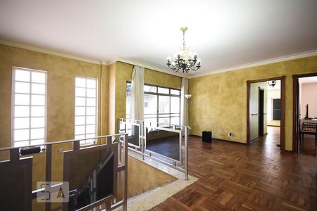 Casa à venda com 670m², 4 quartos e 6 vagasCorredor