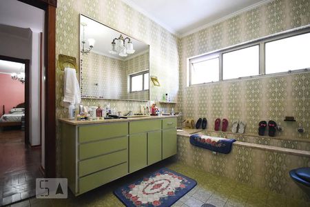 Casa à venda com 670m², 4 quartos e 6 vagasBanheiro suíte 1