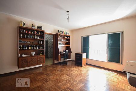 Casa à venda com 670m², 4 quartos e 6 vagasSuíte 2