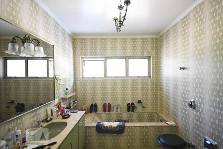 Casa à venda com 670m², 4 quartos e 6 vagasBanheiro suíte 1