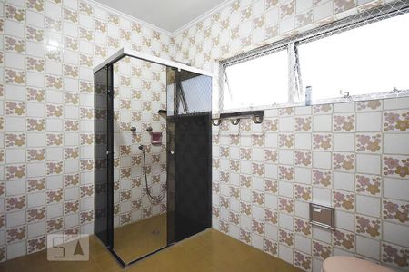 Casa à venda com 670m², 4 quartos e 6 vagasBanheiro suíte 2