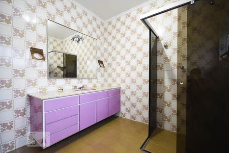 Casa à venda com 670m², 4 quartos e 6 vagasBanheiro suíte 2