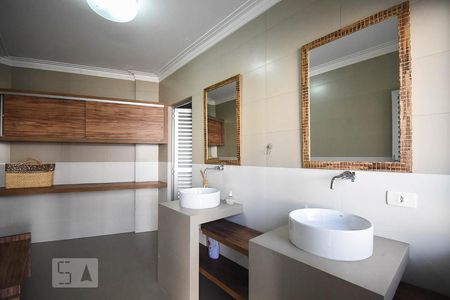 Casa à venda com 670m², 4 quartos e 6 vagasBanheiro