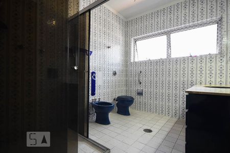 Casa à venda com 670m², 4 quartos e 6 vagasBanheiro suíte 4