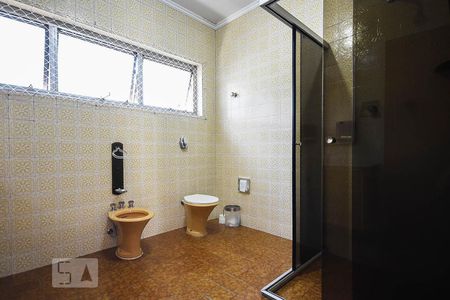 Casa à venda com 670m², 4 quartos e 6 vagasBanheiro suíte 3