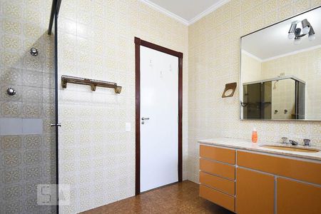 Casa à venda com 670m², 4 quartos e 6 vagasBanheiro suíte 3