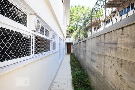 Casa à venda com 670m², 4 quartos e 6 vagasLateral