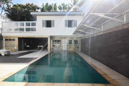Casa à venda com 670m², 4 quartos e 6 vagasPiscina