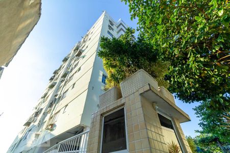 Apartamento à venda com 56m², 2 quartos e 1 vaga Apartamento à venda com 56m², 2 quartos e 1 vagaFachada