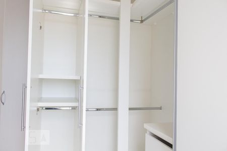 Apartamento à venda com 65m², 3 quartos e 1 vaga Apartamento à venda com 65m², 3 quartos e 1 vagaCloset