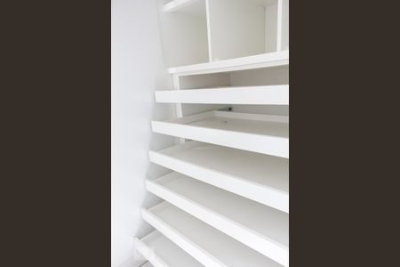 Apartamento à venda com 65m², 3 quartos e 1 vaga Apartamento à venda com 65m², 3 quartos e 1 vagaCloset