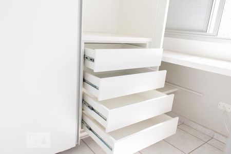 Apartamento à venda com 65m², 3 quartos e 1 vaga Apartamento à venda com 65m², 3 quartos e 1 vagaCloset