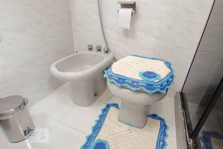 Apartamento para alugar com 180m², 3 quartos e sem vaga Banheiro da suíte 