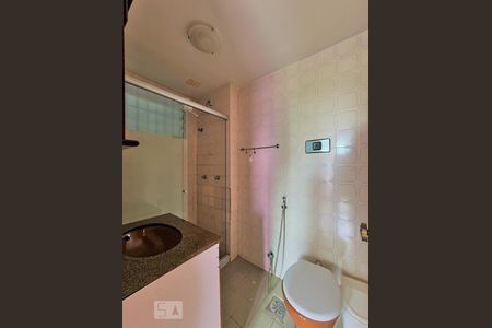 Apartamento à venda com 56m², 2 quartos e 1 vaga Apartamento à venda com 56m², 2 quartos e 1 vagaBanheiro Social