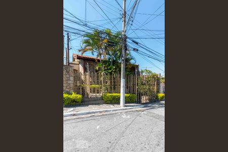 Casa para alugar com 440m², 3 quartos e 5 vagasFachada