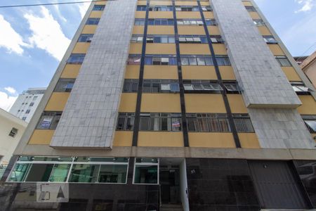 Apartamento à venda com 120m², 3 quartos e 1 vaga Apartamento à venda com 120m², 3 quartos e 1 vagaFachada