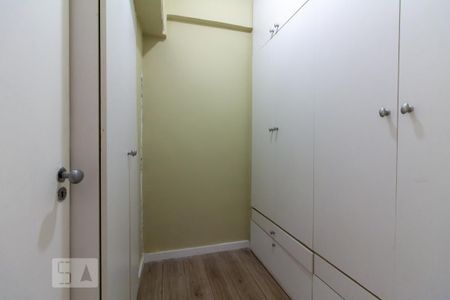 Apartamento à venda com 120m², 3 quartos e 1 vaga Apartamento à venda com 120m², 3 quartos e 1 vagaCloset