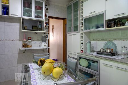 Casa à venda com 150m², 3 quartos e 4 vagas Casa à venda com 150m², 3 quartos e 4 vagasCozinha