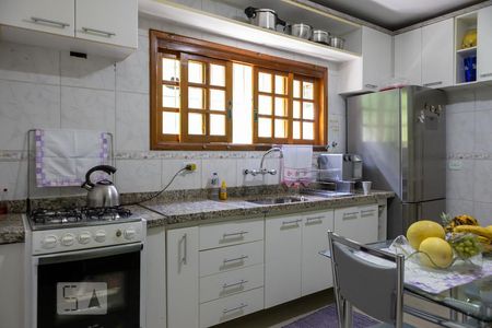 Casa à venda com 150m², 3 quartos e 4 vagas Casa à venda com 150m², 3 quartos e 4 vagasCozinha