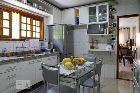 Casa à venda com 150m², 3 quartos e 4 vagas Casa à venda com 150m², 3 quartos e 4 vagasCozinha
