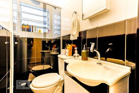 Casa à venda com 220m², 6 quartos e 2 vagasBanheiro