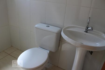 Banheiro Suíte 1 de casa de condomínio para alugar com 2 quartos, 90m² em Jardim Danfer, São Paulo