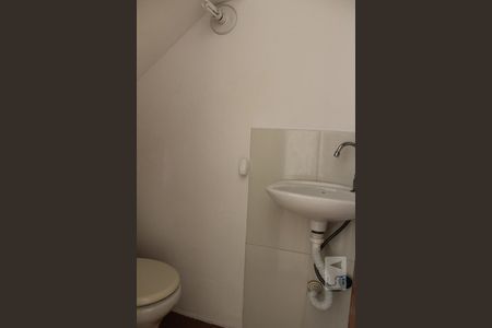 Lavabo de casa de condomínio para alugar com 2 quartos, 90m² em Jardim Danfer, São Paulo
